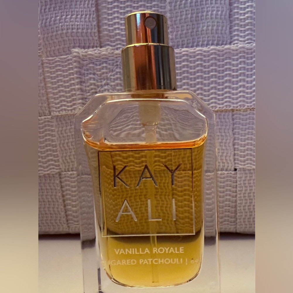 Kayali Vanilla Royale Sugared Patchouli 64
Eau de parfum 0.34 oz.